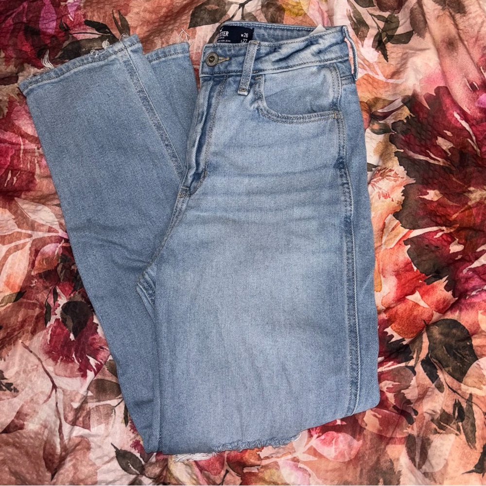 Hollister Ultra High Rise Light Blue Mom Jeans Distressed, Size 3